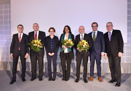 Bild des neuen Regierungsrates nach der Wahl: (v.l.n.r.): Lukas Engelberger (CVP), Hanspeter-Wessels (SP), Eva Herzog (SP), Elisabeth Ackermann (GB), Baschi Dürr (FDP), Conradin Cramer (LDP), Christoph Brutschin (SP)